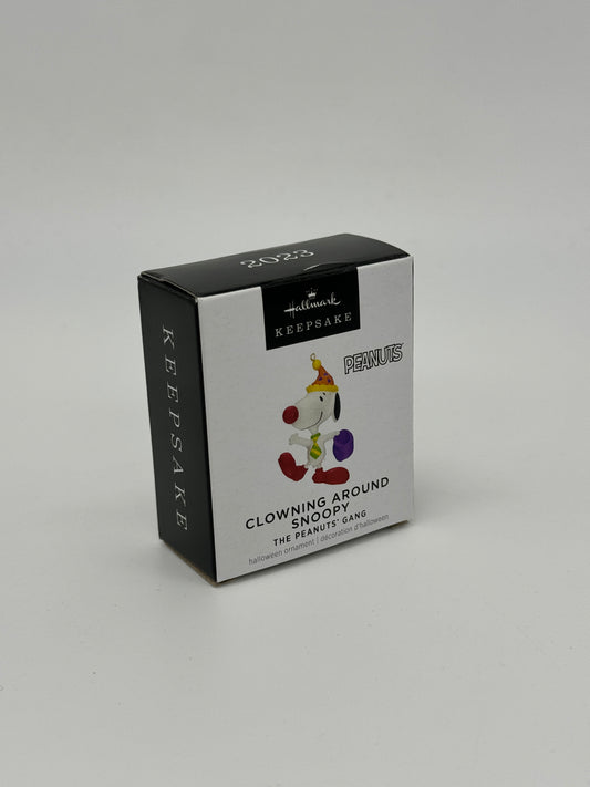 Ornements Hallmark Souvenir 2023 Clowning Around Snoopy Peanuts Gang Microfigure