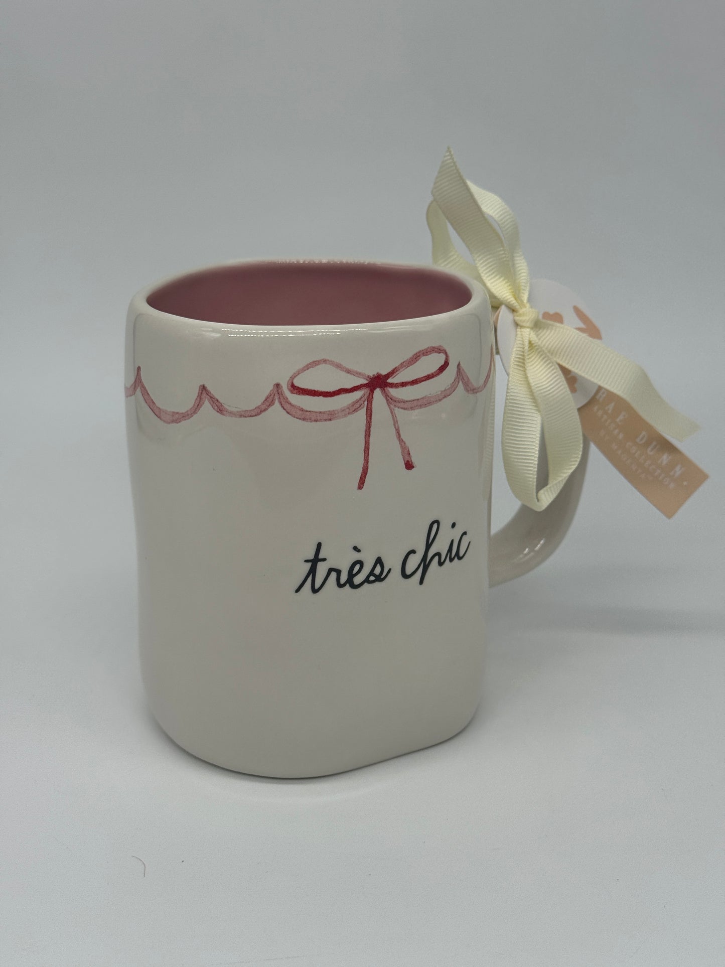 Rae Dunn Tasse "Très Chic" Kaffeebecher -202- Artisan Collection by Magenta