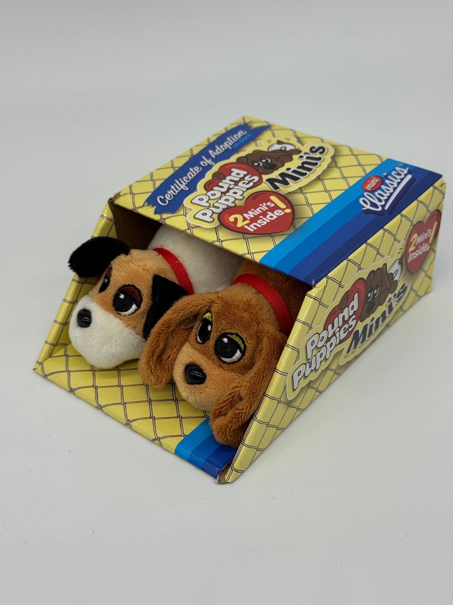 Pound Puppies Doggie « 2-Pack Mini's Classic » avec certificat d'adoption (2024)