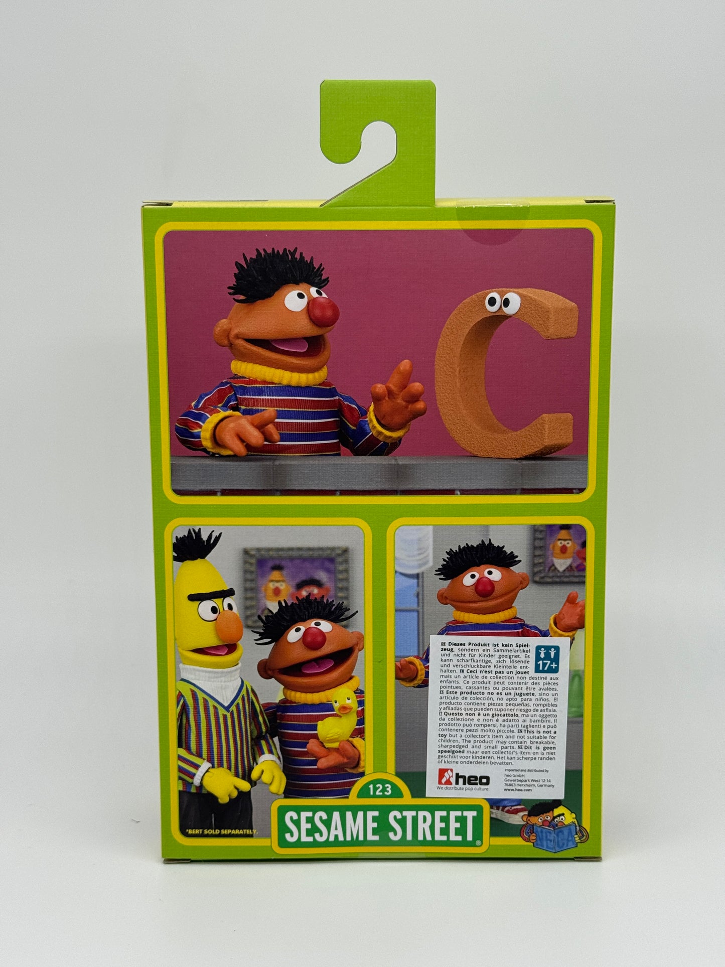 Sesamstraße "Ernie mit dem Buchstabe C" Sesame Street Ultimate Sammlerfigur 18 cm Neca (2024)