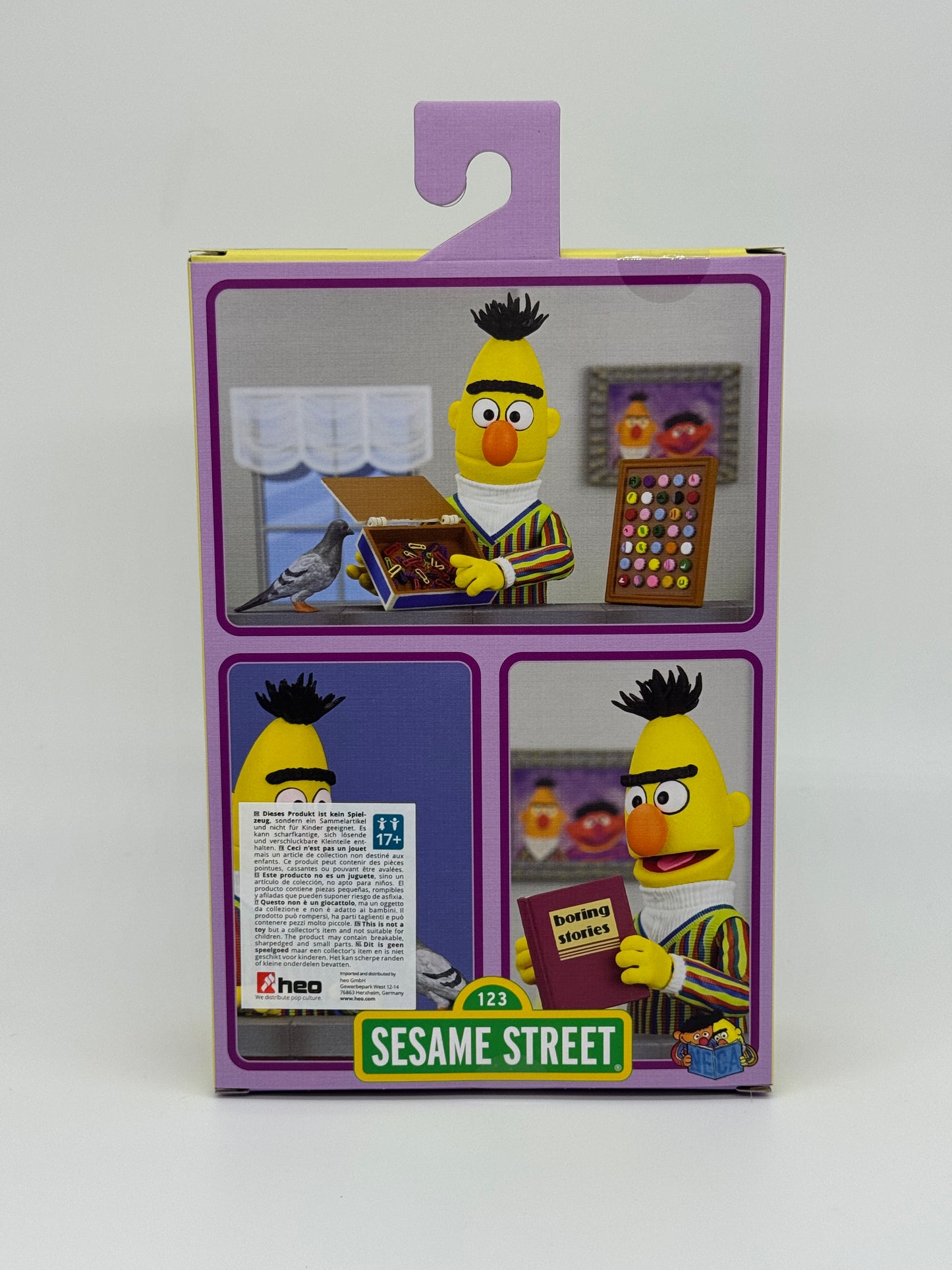 Sesamstraße "Bert mit dem Buchstabe A" Sesame Street Ultimate Sammlerfigur 18 cm Neca (2024)