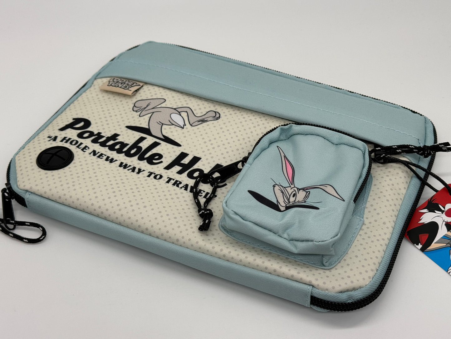 Looney Tunes "Bugs Bunny Portable Hole" Nylon Tasche Tech Case für Kabel und Zubehör