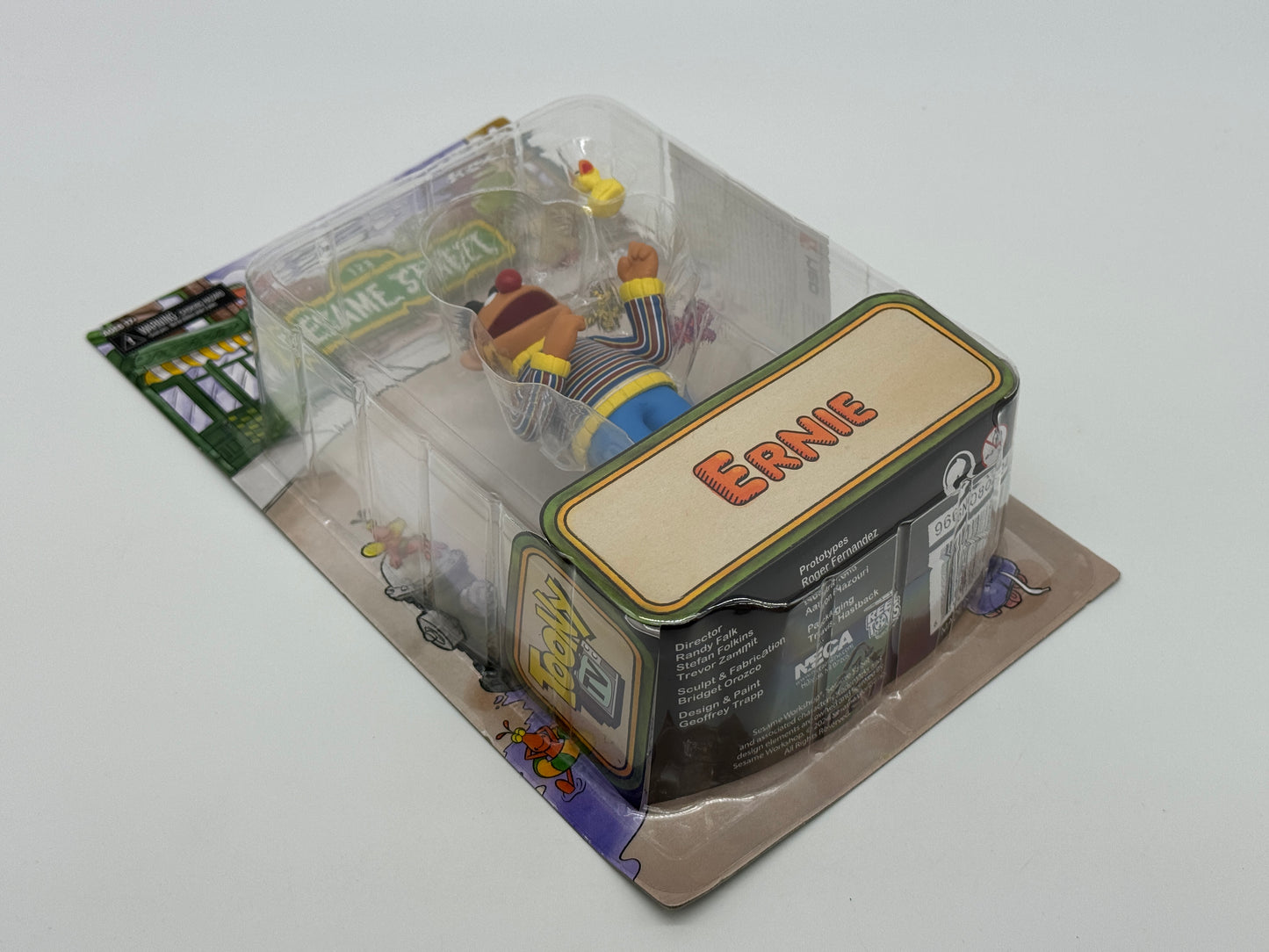 Sesame Street « Bert avec la lettre A » Figurine de collection ultime Sesame Street 18 cm Neca (2024)