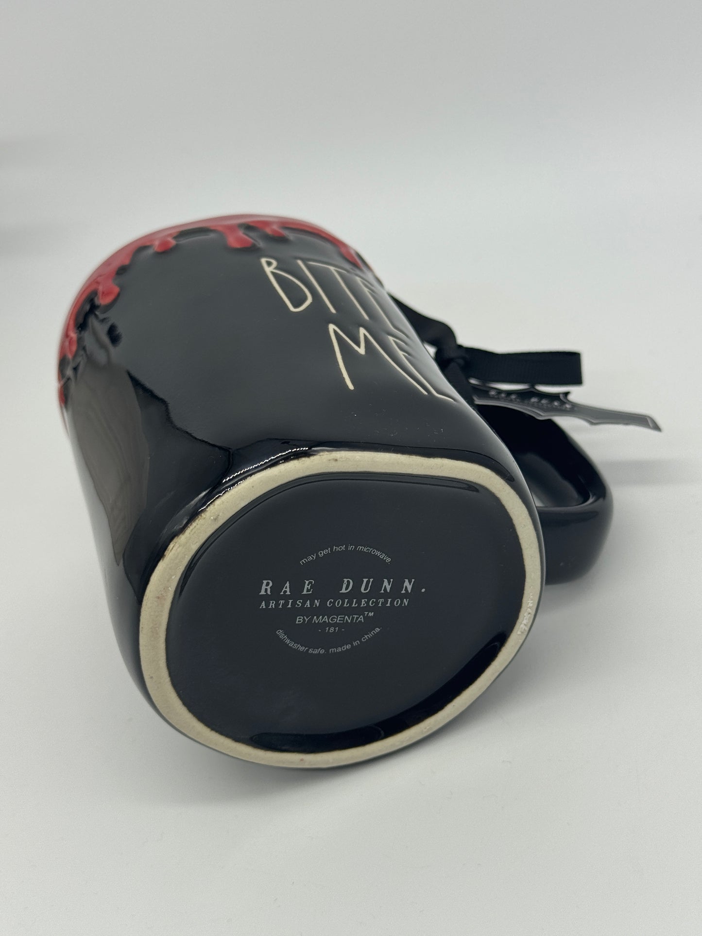 Rae Dunn Tasse "Bite Me" Blood Halloween Kaffeebecher Artisan Collection by Magenta