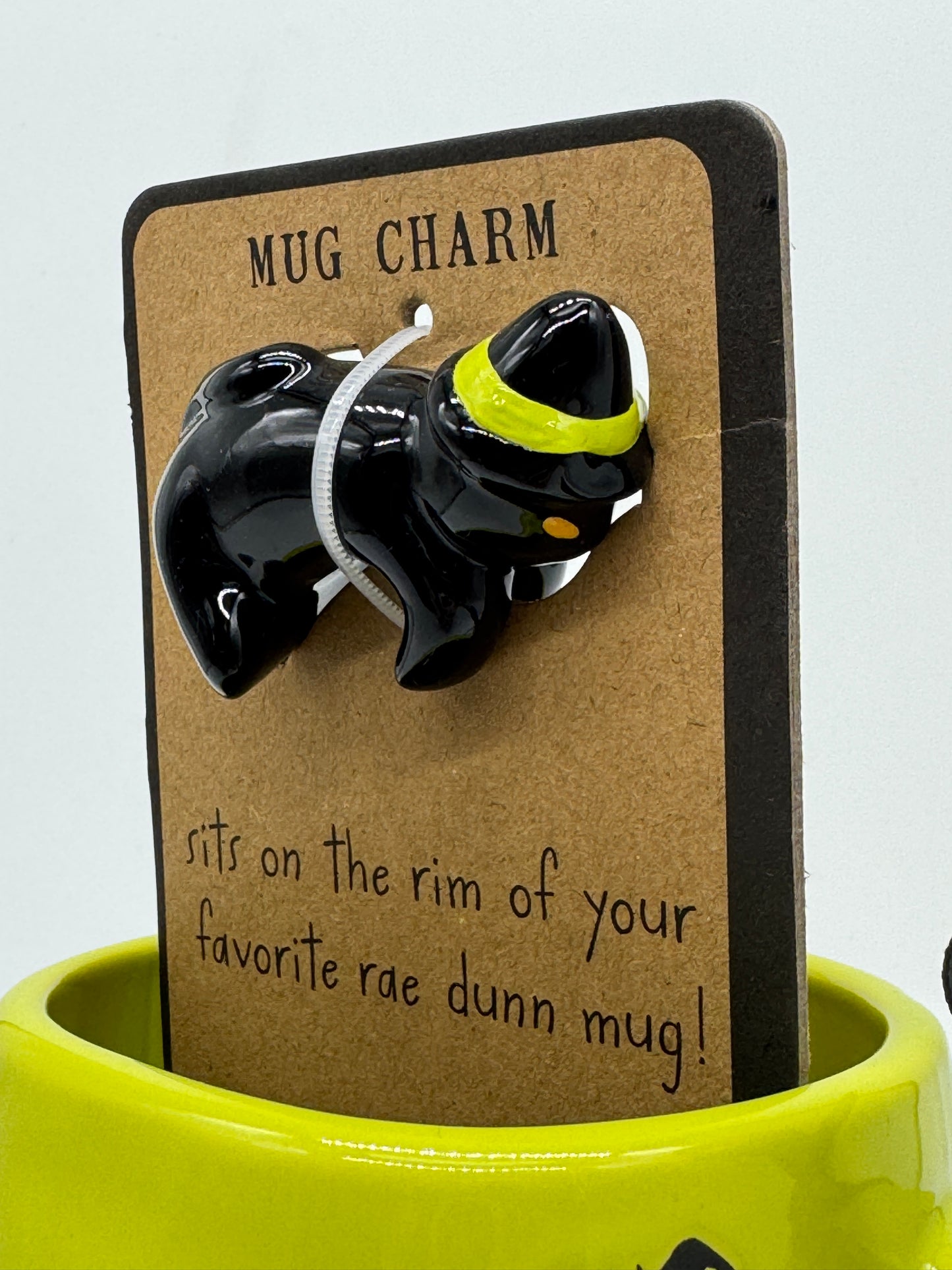 Rae Dunn Tasse "Wicked Witch" mit Mug Charm Halloween Kaffeebecher Artisan Collection by Magenta
