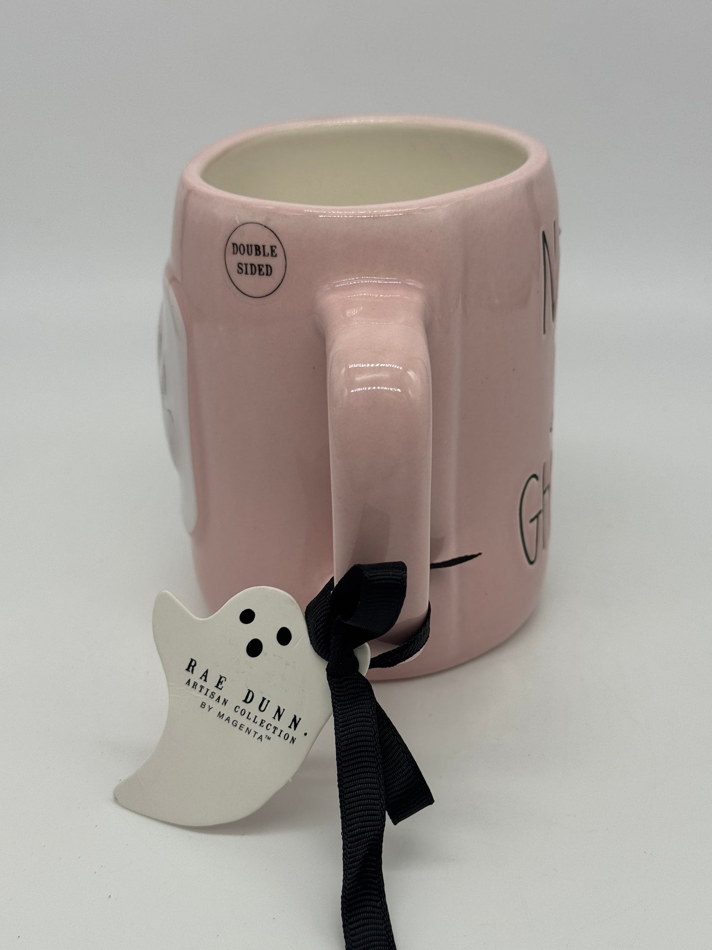 Rae Dunn Tasse "Nama' Stay Ghostly" Geist Halloween Kaffeebecher Artisan Collection by Magenta