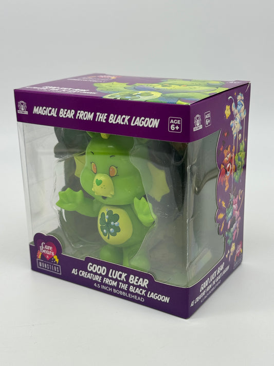 Care Bears x Universal Monsters "Good Luck Bear als Der Schrecken vom Amazonas" Die Glücksbärchis 4,5 Zoll Wackelkopf Figur (2025)