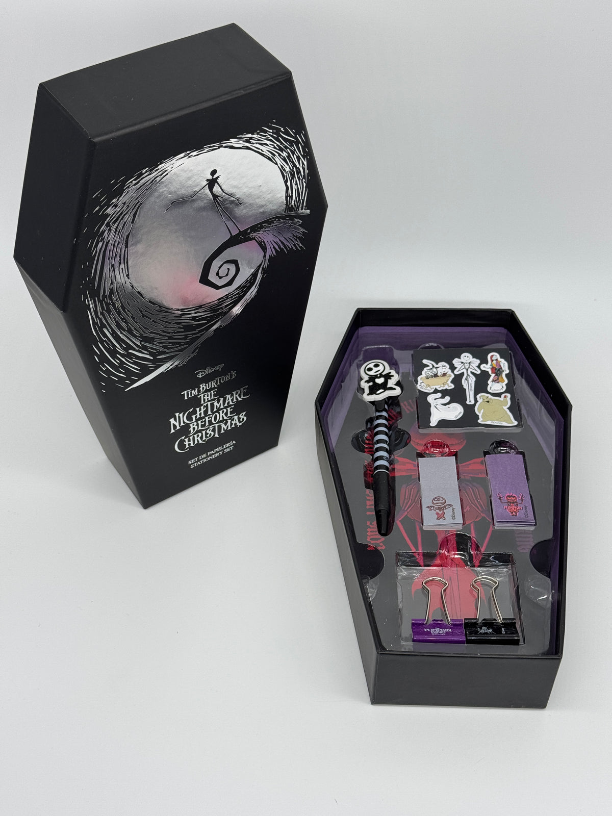 Coffret d'écriture L'Étrange Noël de Monsieur Jack, 7 pièces, dans un coffret cercueil (2024)