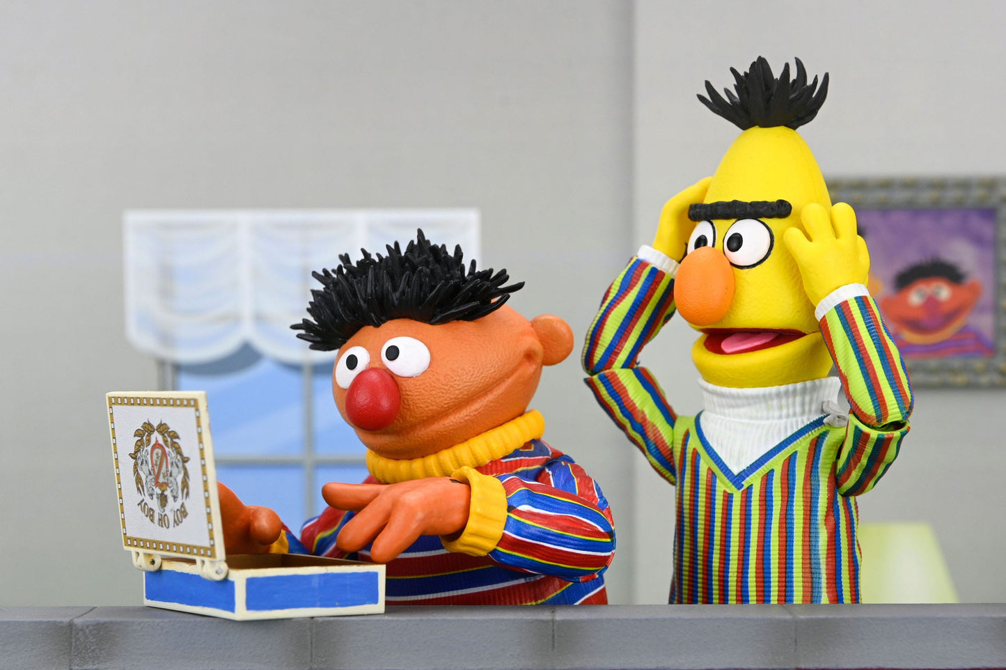 Sesamstraße "Bert mit dem Buchstabe A" Sesame Street Ultimate Sammlerfigur 18 cm Neca (2024)