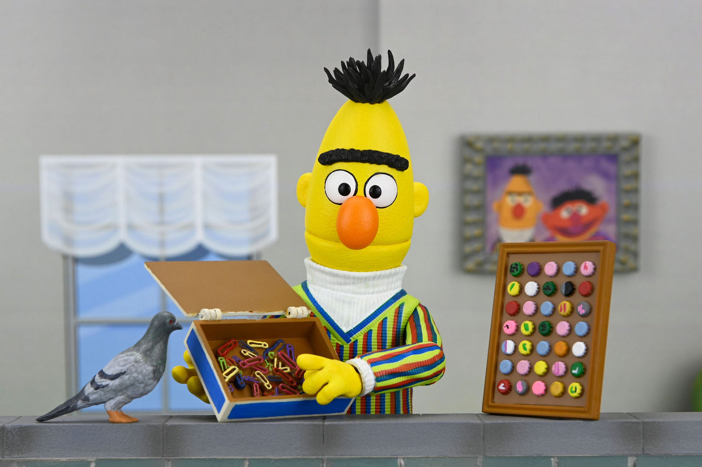 Sesamstraße "Bert mit dem Buchstabe A" Sesame Street Ultimate Sammlerfigur 18 cm Neca (2024)