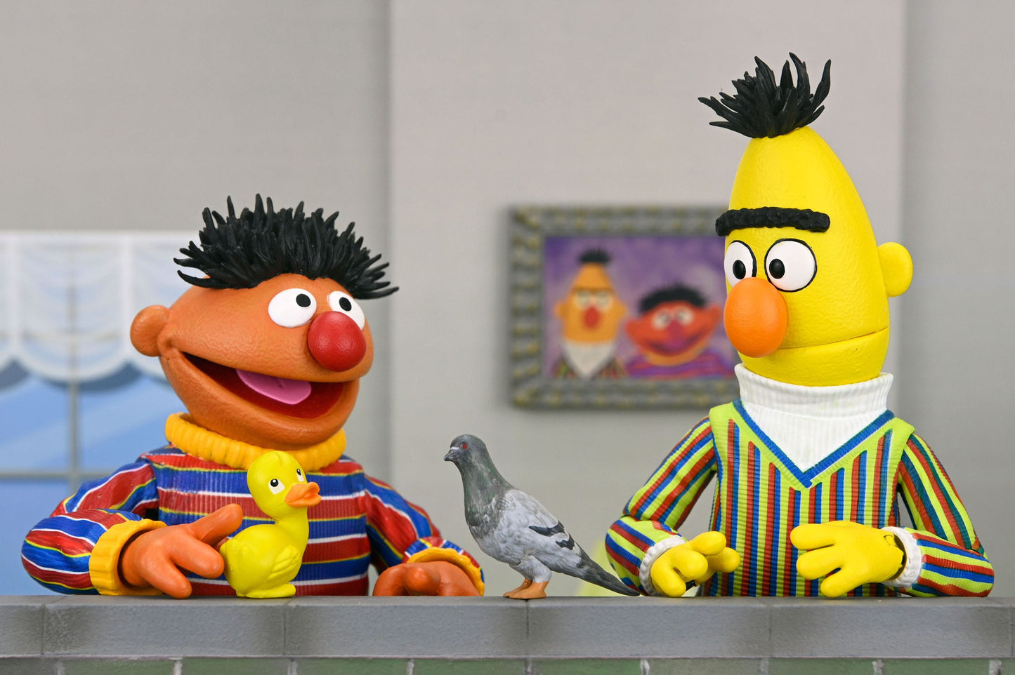 Sesamstraße "Bert mit dem Buchstabe A" Sesame Street Ultimate Sammlerfigur 18 cm Neca (2024)