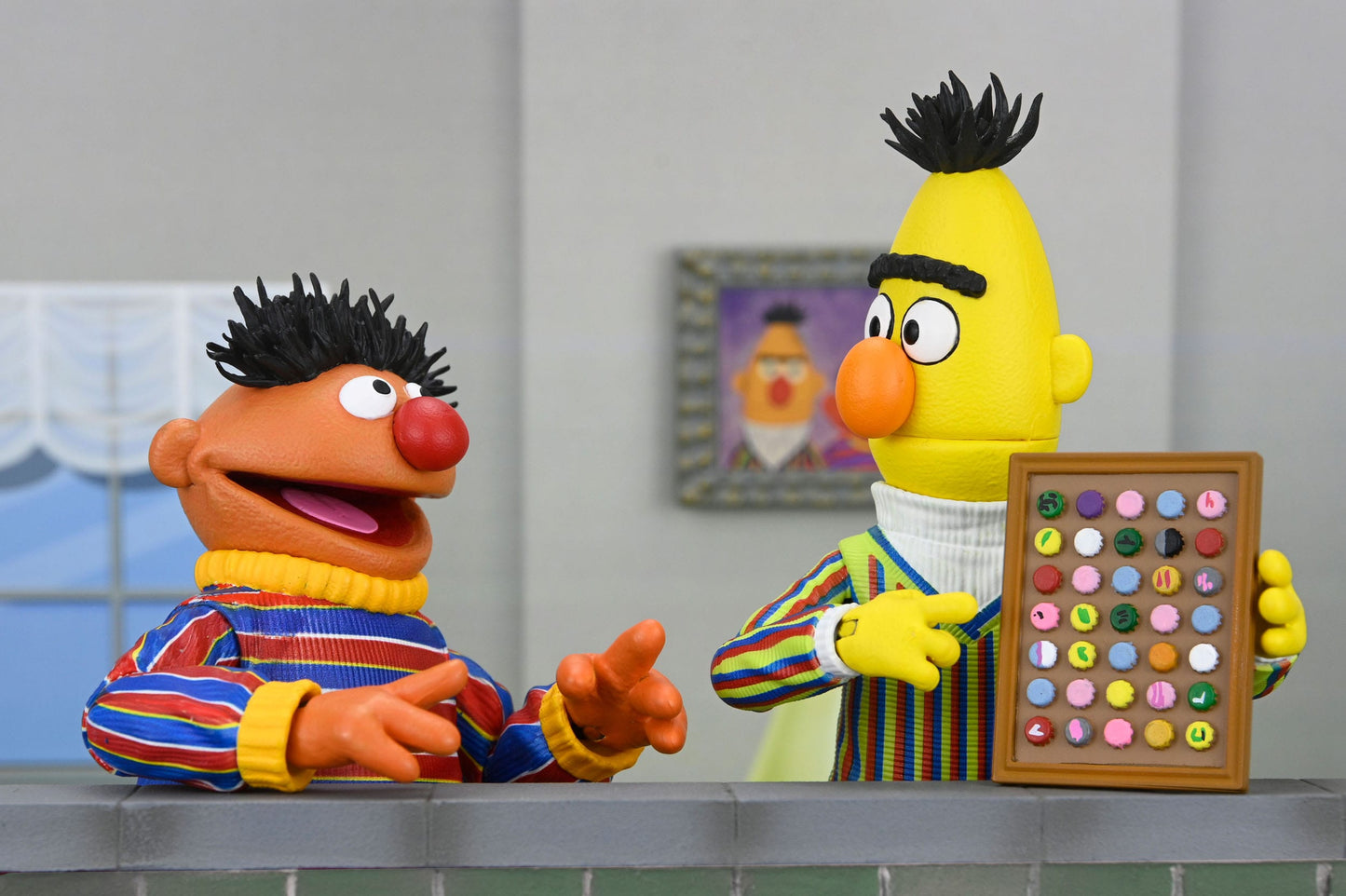 Sesamstraße "Bert mit dem Buchstabe A" Sesame Street Ultimate Sammlerfigur 18 cm Neca (2024)
