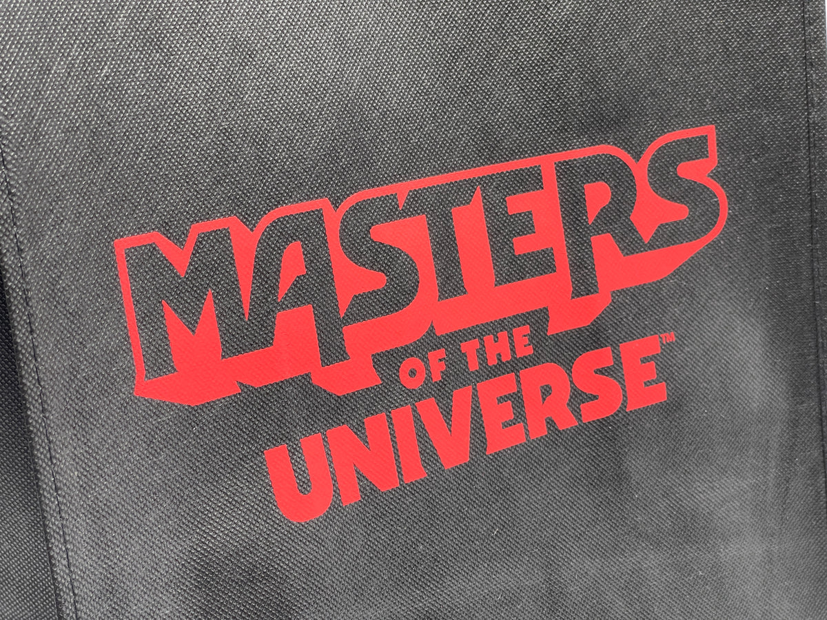 Sac de transport « Masters of the Universe » avec logo MOTU noir/rouge (Mattel)