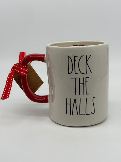 Rae Dunn Tasse "Deck the Halls" Weihnachten Kaffeebecher Artisan Collection by Magenta (2025)
