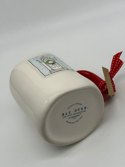Rae Dunn Tasse "Deck the Halls" Weihnachten Kaffeebecher Artisan Collection by Magenta (2025)