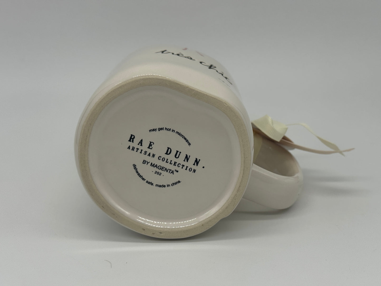 Rae Dunn Tasse "Très Chic" Kaffeebecher -202- Artisan Collection by Magenta