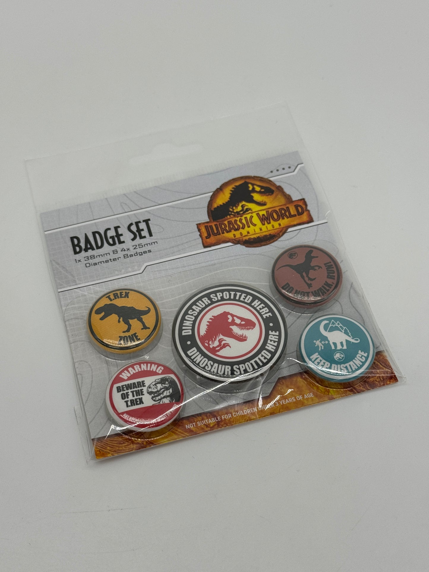Jurassic World Dominion "Ansteck-Buttons" 5er-Pack Warning Signs (Pyramid)