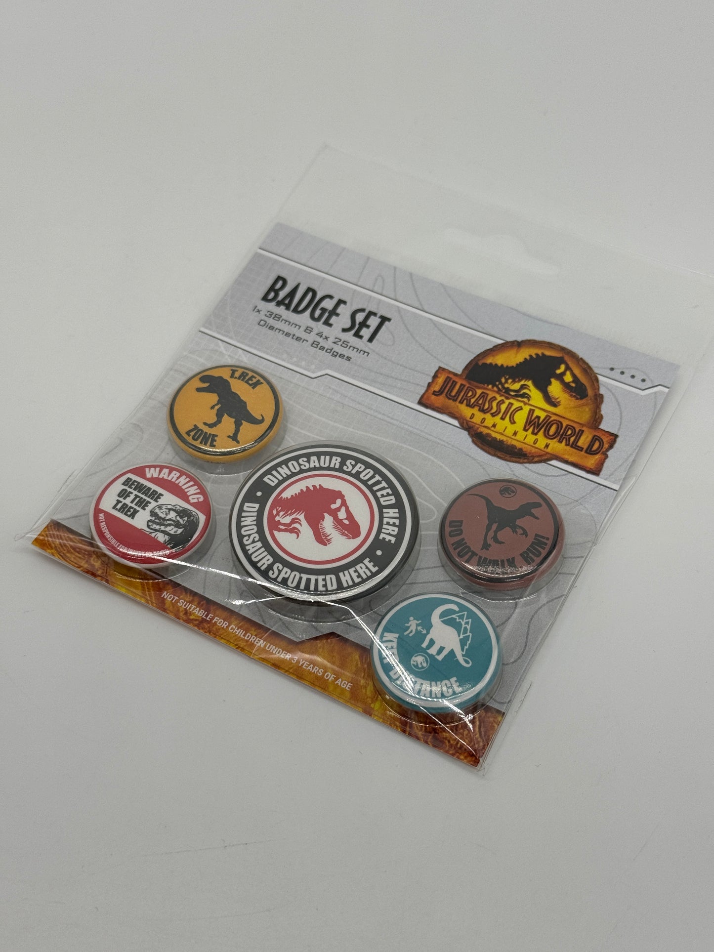 Jurassic World Dominion "Ansteck-Buttons" 5er-Pack Warning Signs (Pyramid)