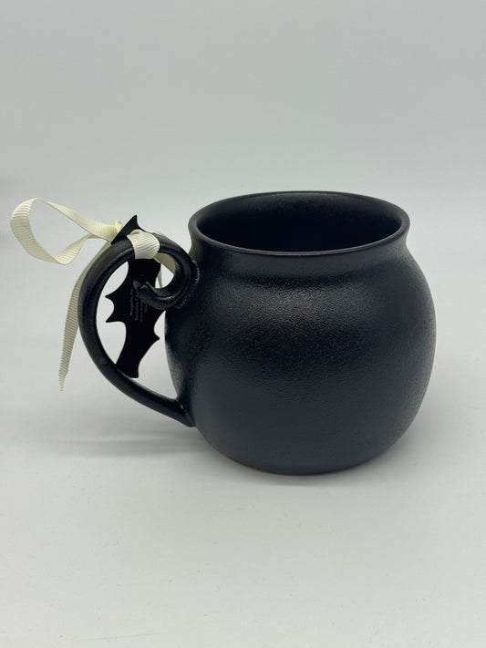Rae Dunn Tasse "Magic Potion" Black Cauldron Hexenkessel Halloween Kaffeebecher Artisan Collection by Magenta
