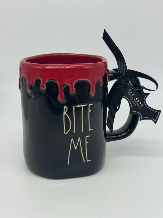 Rae Dunn Tasse "Bite Me" Blood Halloween Kaffeebecher Artisan Collection by Magenta