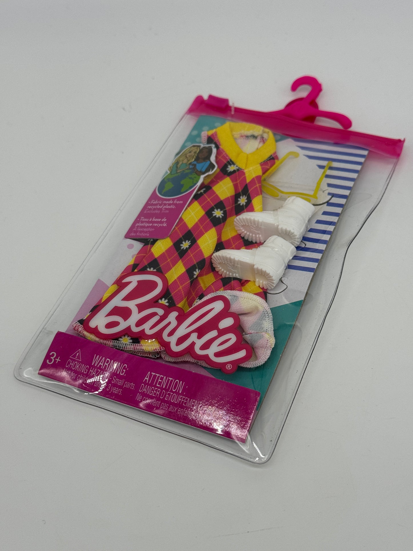 Barbie Fashions Zubehör "Kleid im Karomuster, weiße Schuhe und gelbe Sonnenbrille"