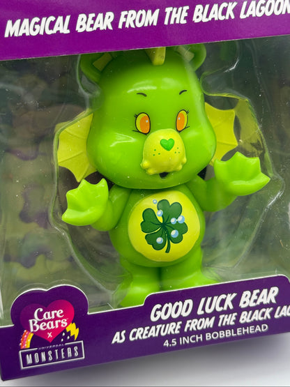 Care Bears x Universal Monsters "Good Luck Bear als Der Schrecken vom Amazonas" Die Glücksbärchis 4,5 Zoll Wackelkopf Figur (2025)