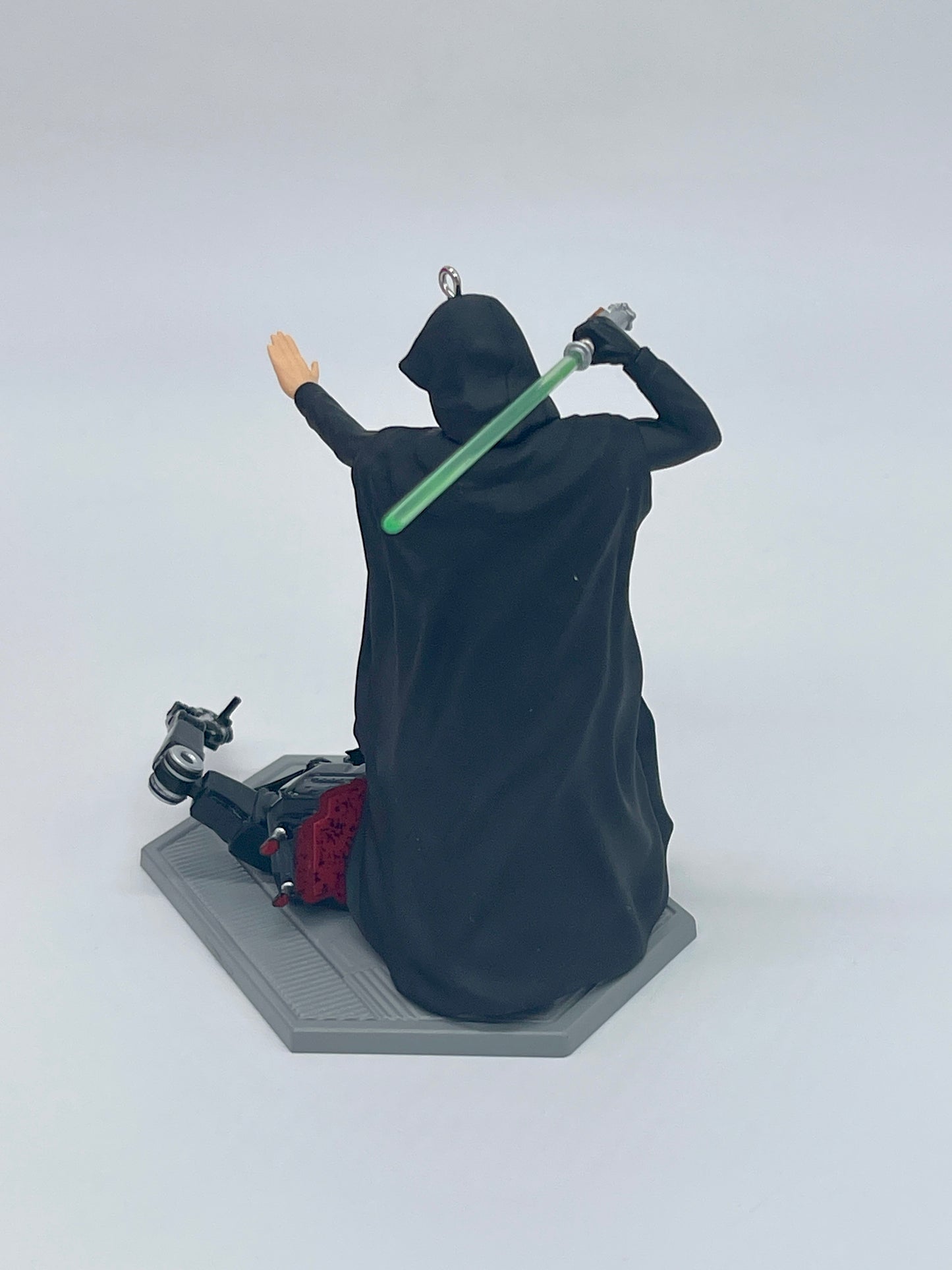 Hallmark Ornaments "A Jedi Returns" The Mandalorian Keepsake (2022)