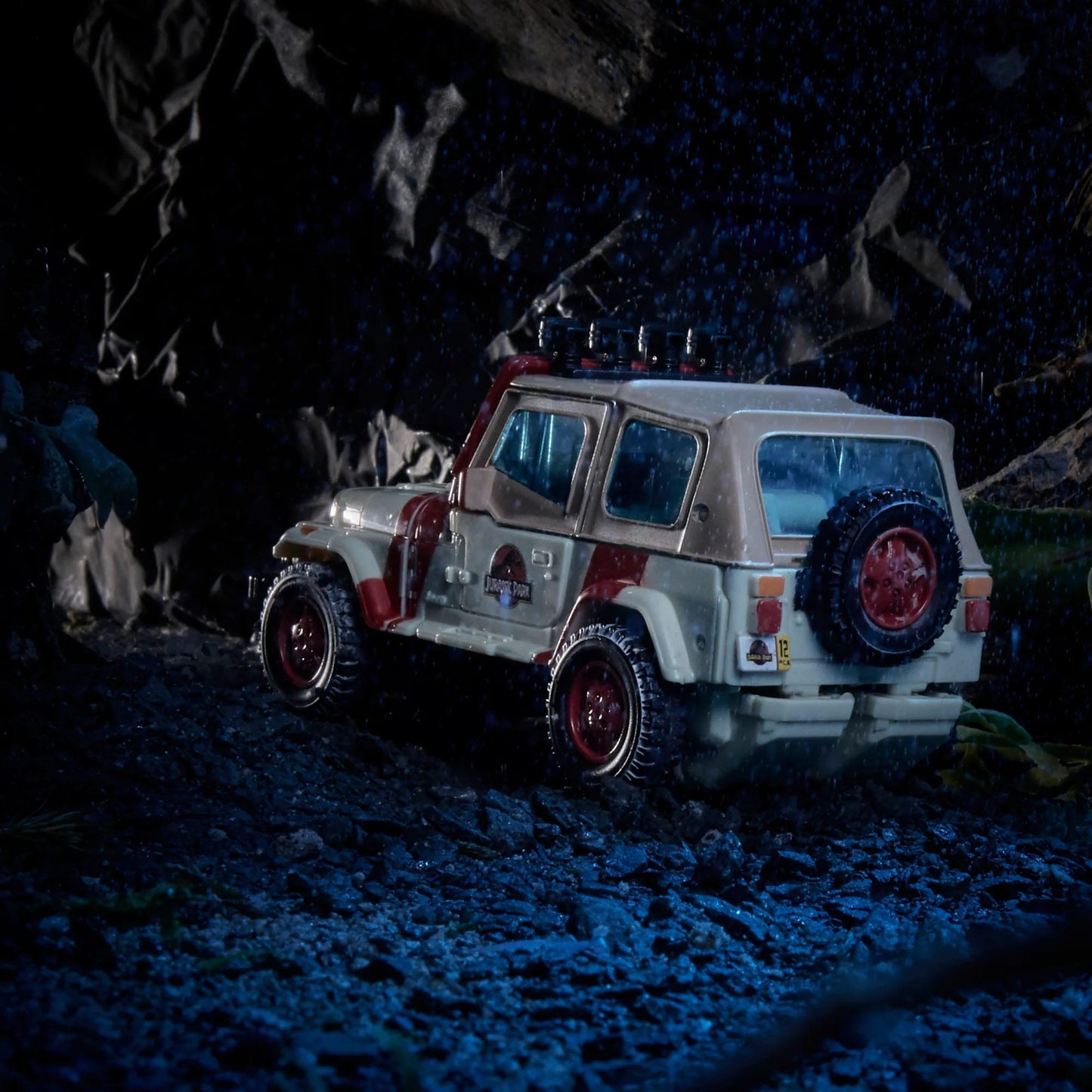 Transformers Jurassic Park "Dilophocon & Autobot JP12" Cross Collab 30th Anniversary
