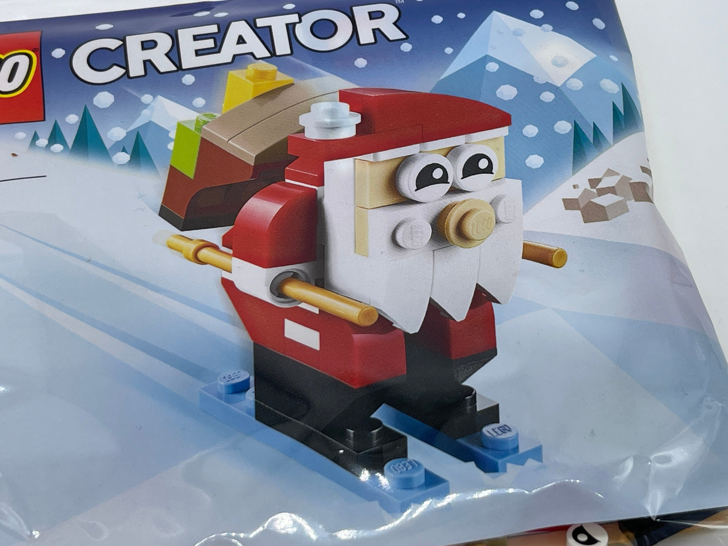 LEGO Creator "Weihnachtsmann / Santa Claus fährt Ski" (30580)