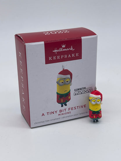 Hallmark Ornaments "A tiny bit festive" Minions Illumination Keepsake 2022 Mikrofigur
