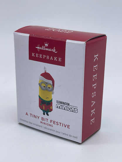 Hallmark Ornaments "A tiny bit festive" Minions Illumination Keepsake 2022 Mikrofigur