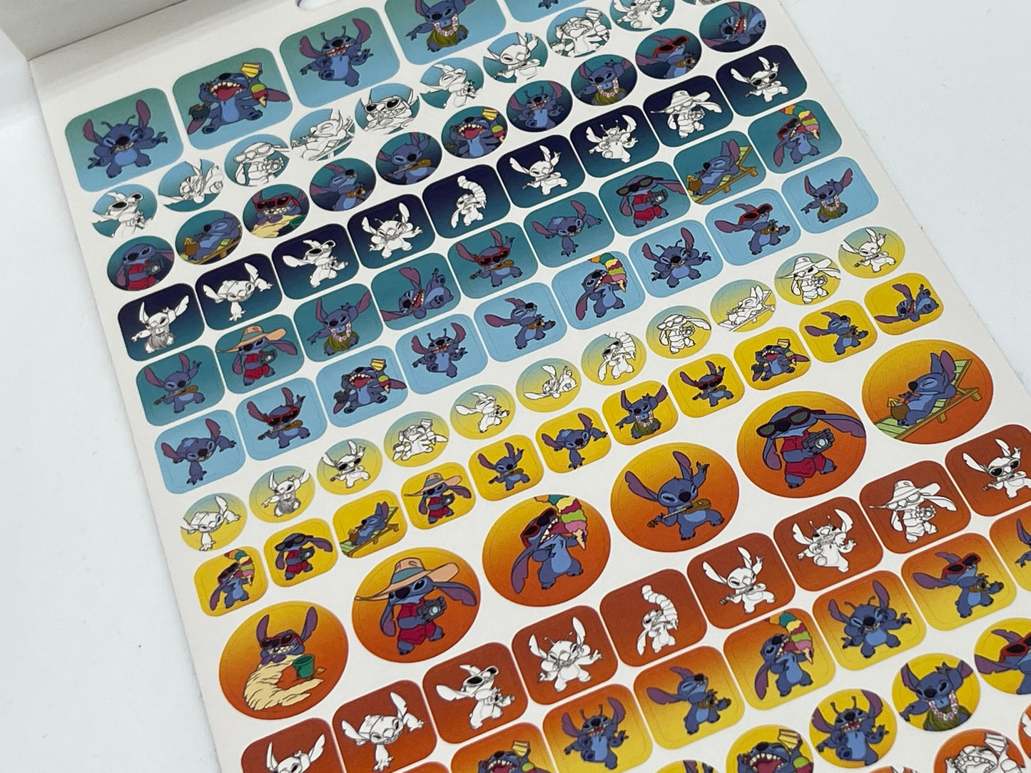 Disney Lilo & Stitch "Stickerheft Stickerland mit 295+ Sticker" auf 4 Seiten