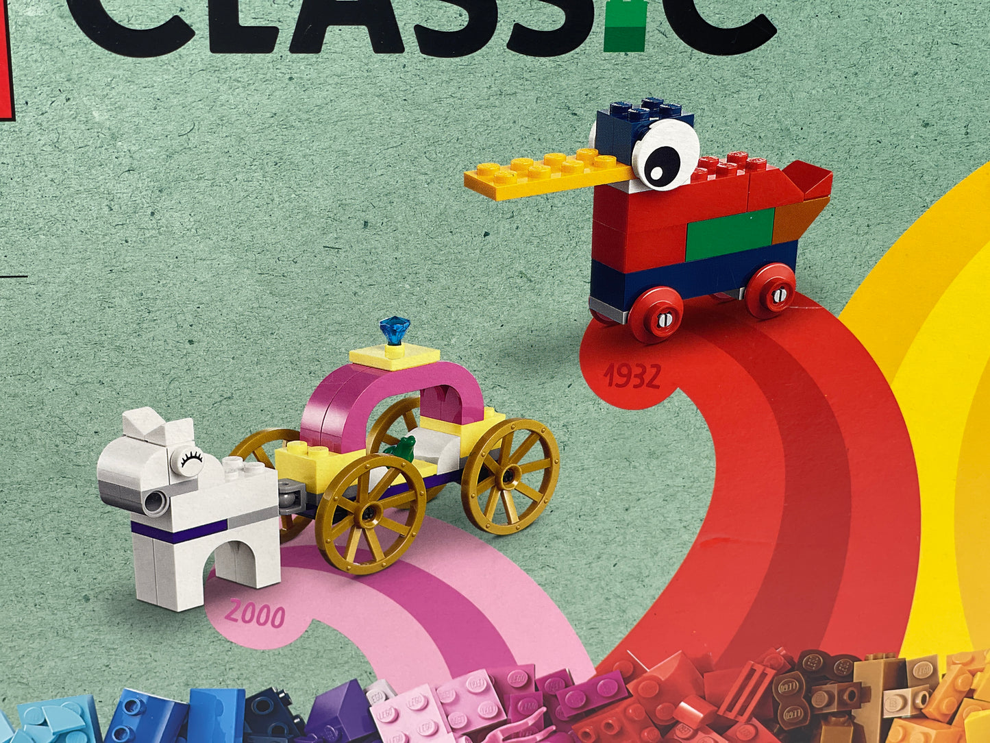 LEGO Classic "90 Jahre Spielspaß" 15 Modelle legendärer Spielzeuge (11021)