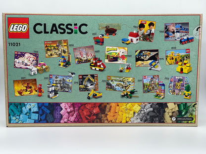 LEGO Classic "90 Jahre Spielspaß" 15 Modelle legendärer Spielzeuge (11021)