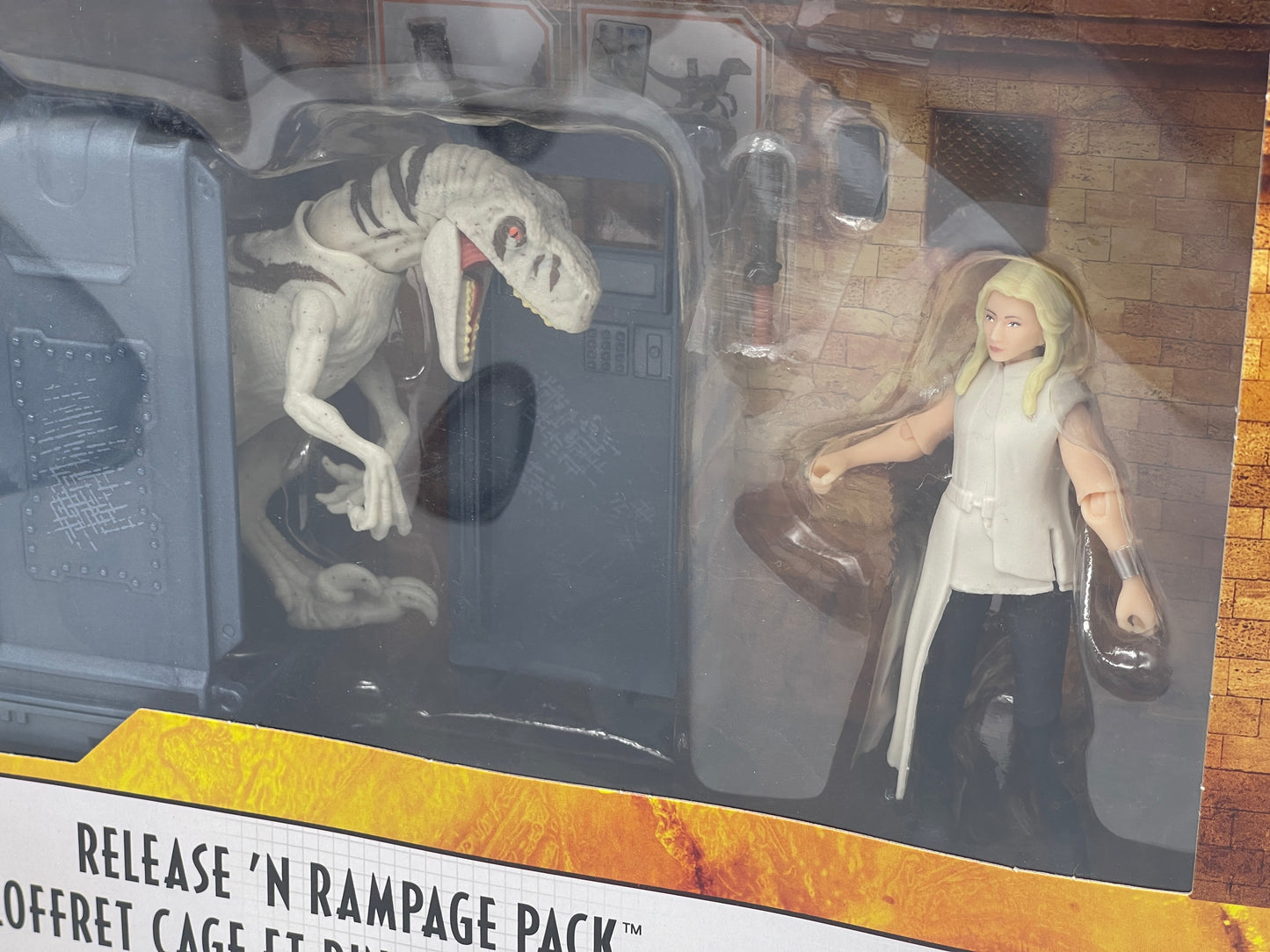Jurassic World Dominion Release' n Rampage Pack Soyona Santos & Atrociraptor